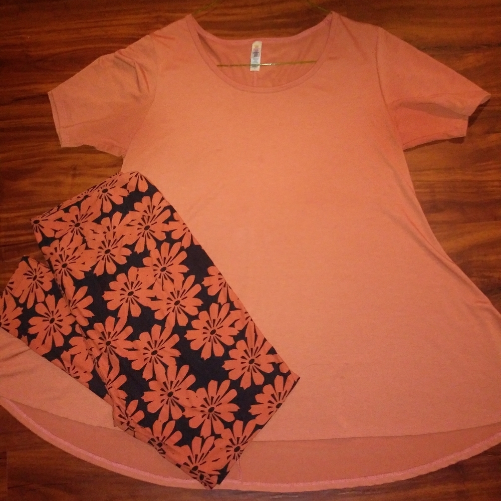 Lularoe Lg perfect t & TC leggings outfit